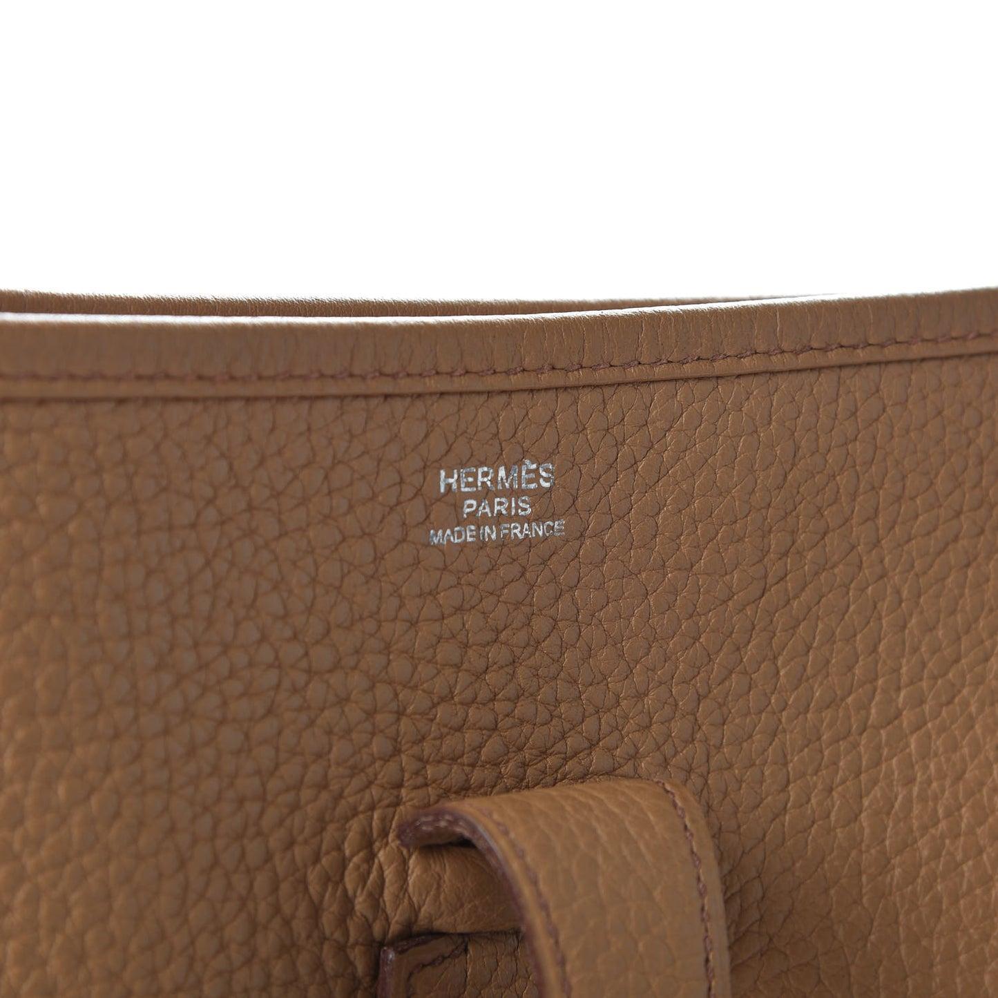 Togo Evelyne GM Tabac Camel