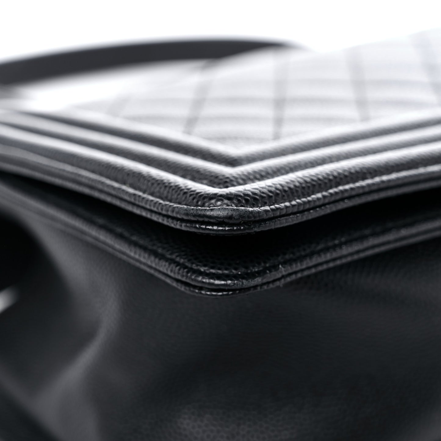 Caviar Quilted Medium Boy Flap Black