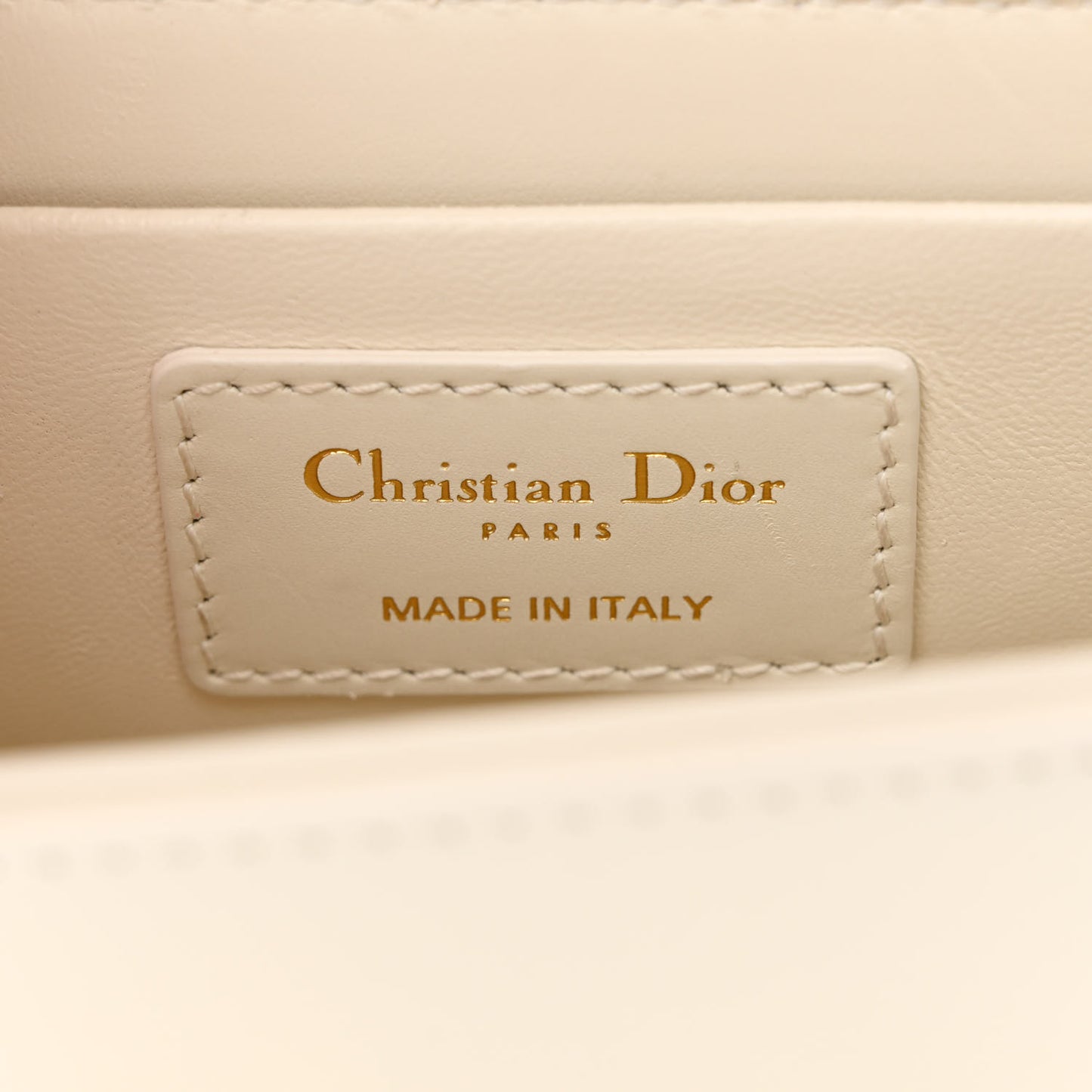 Smooth Calfskin 30 Montaigne Box Bag White