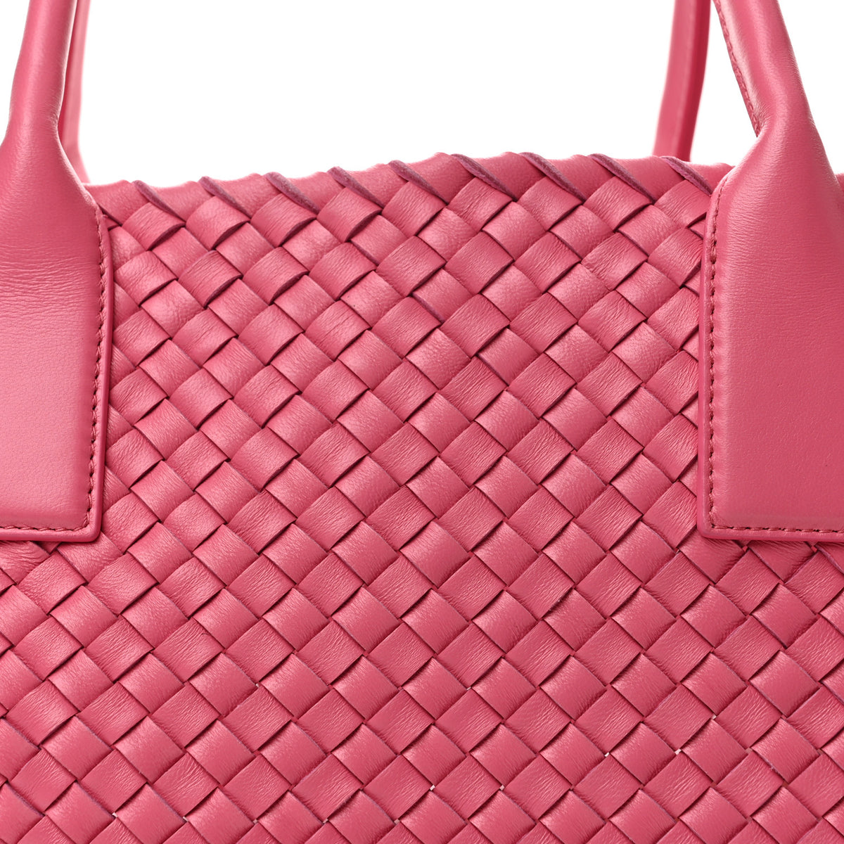 Lambskin Intreccio Medium Cabat Milkshake