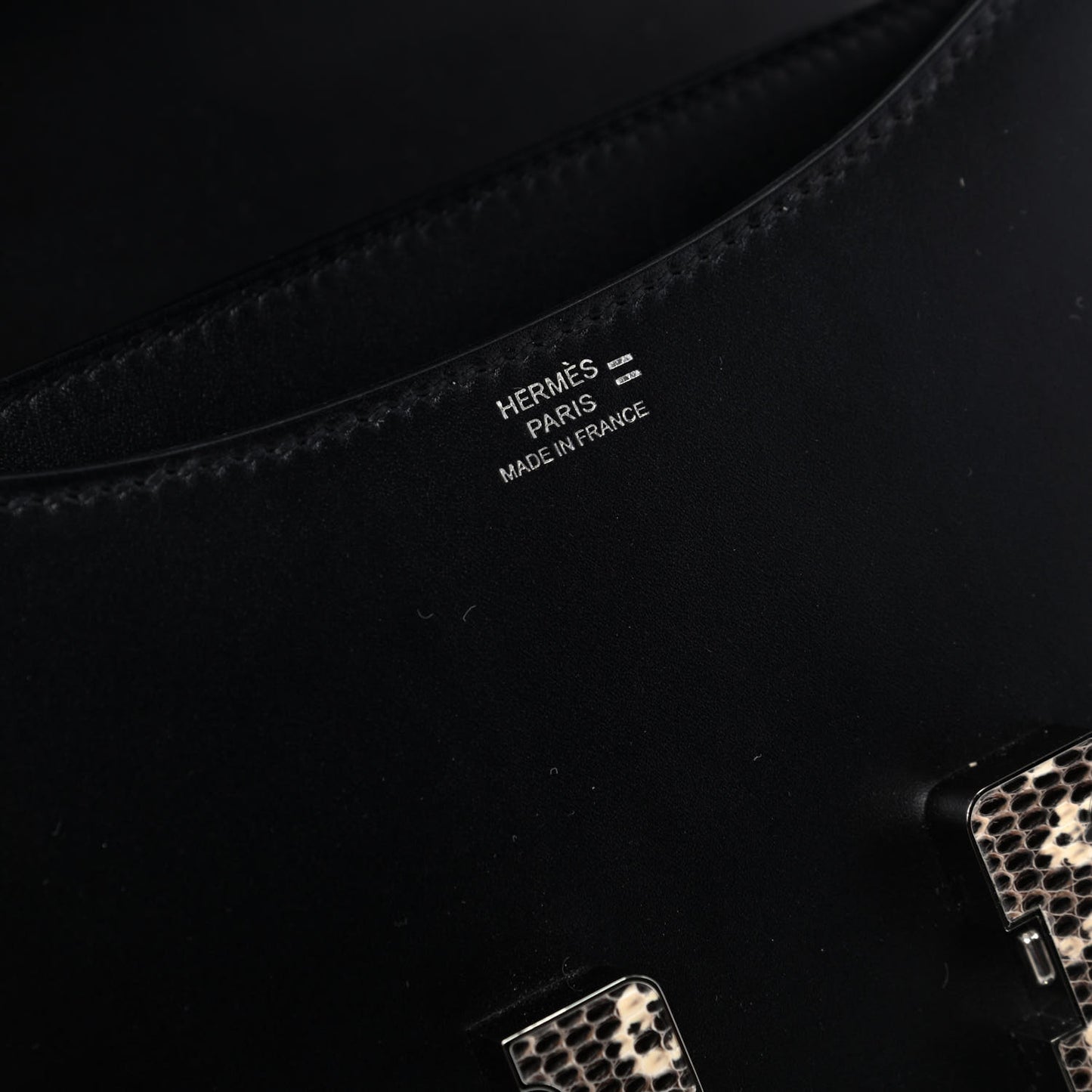 Veau Monsieur Lizard Constance 18 Black Ombre