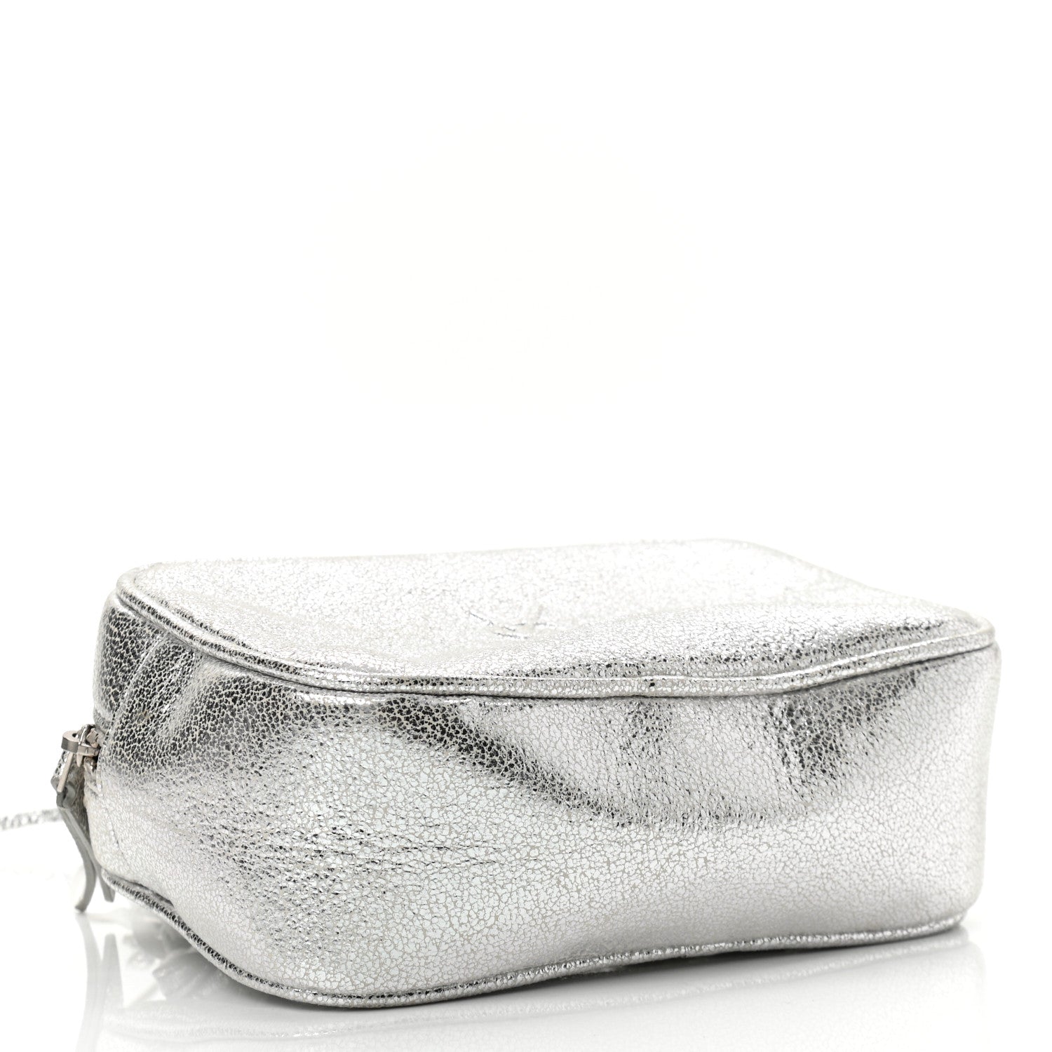 Saint Laurent Metallic Lambskin Monogram Lou Belt Bag Argento 4 of 10