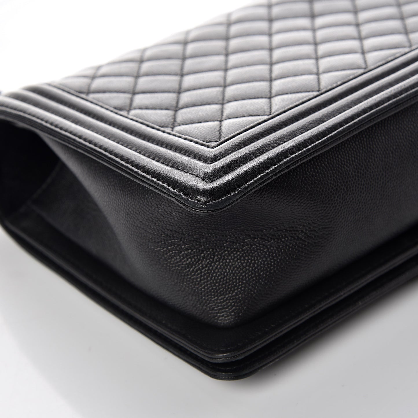 Caviar Quilted New Medium Boy Flap So Black
