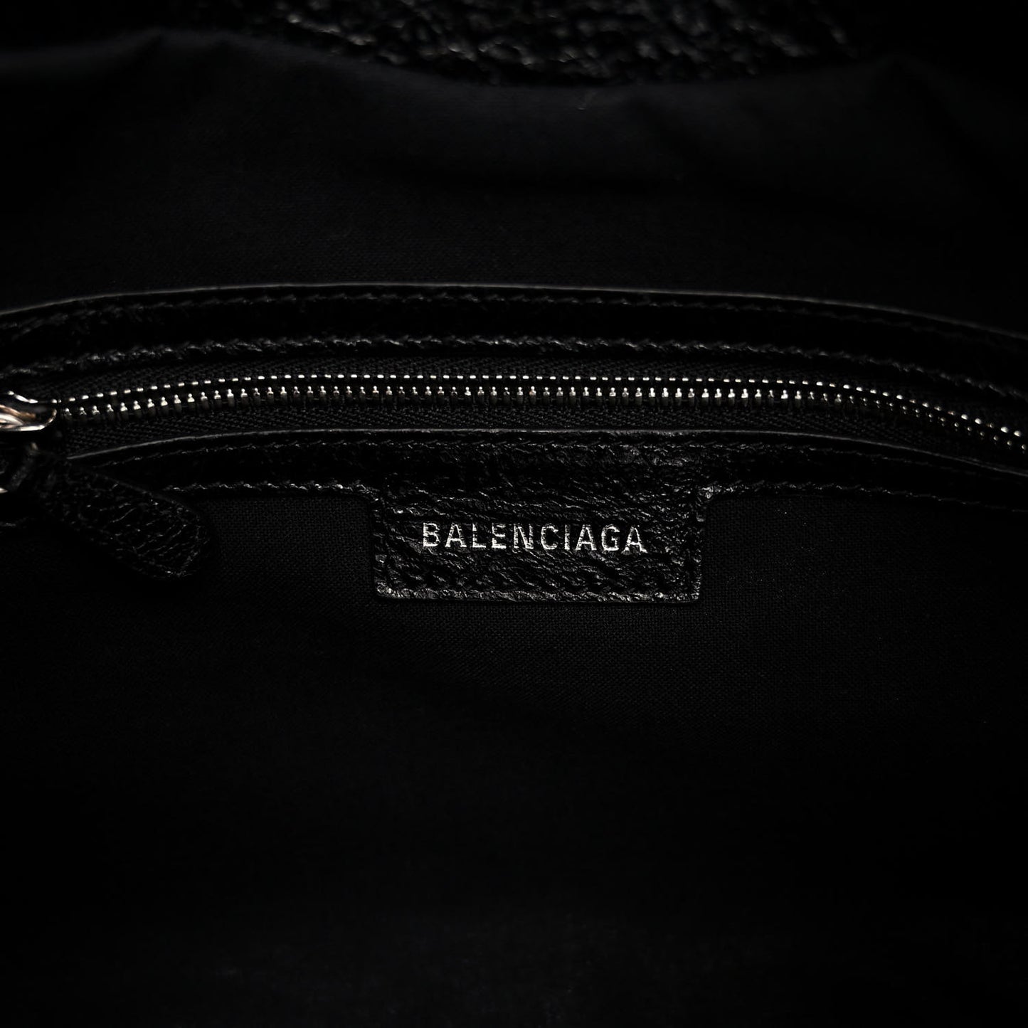 Agneau Arena Medium Le Cagole Shoulder Bag Black