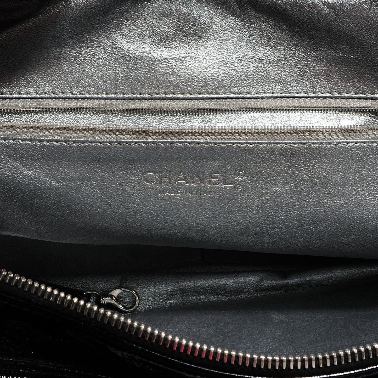 Patent Calfskin Large Luxe Ligne Tote Black