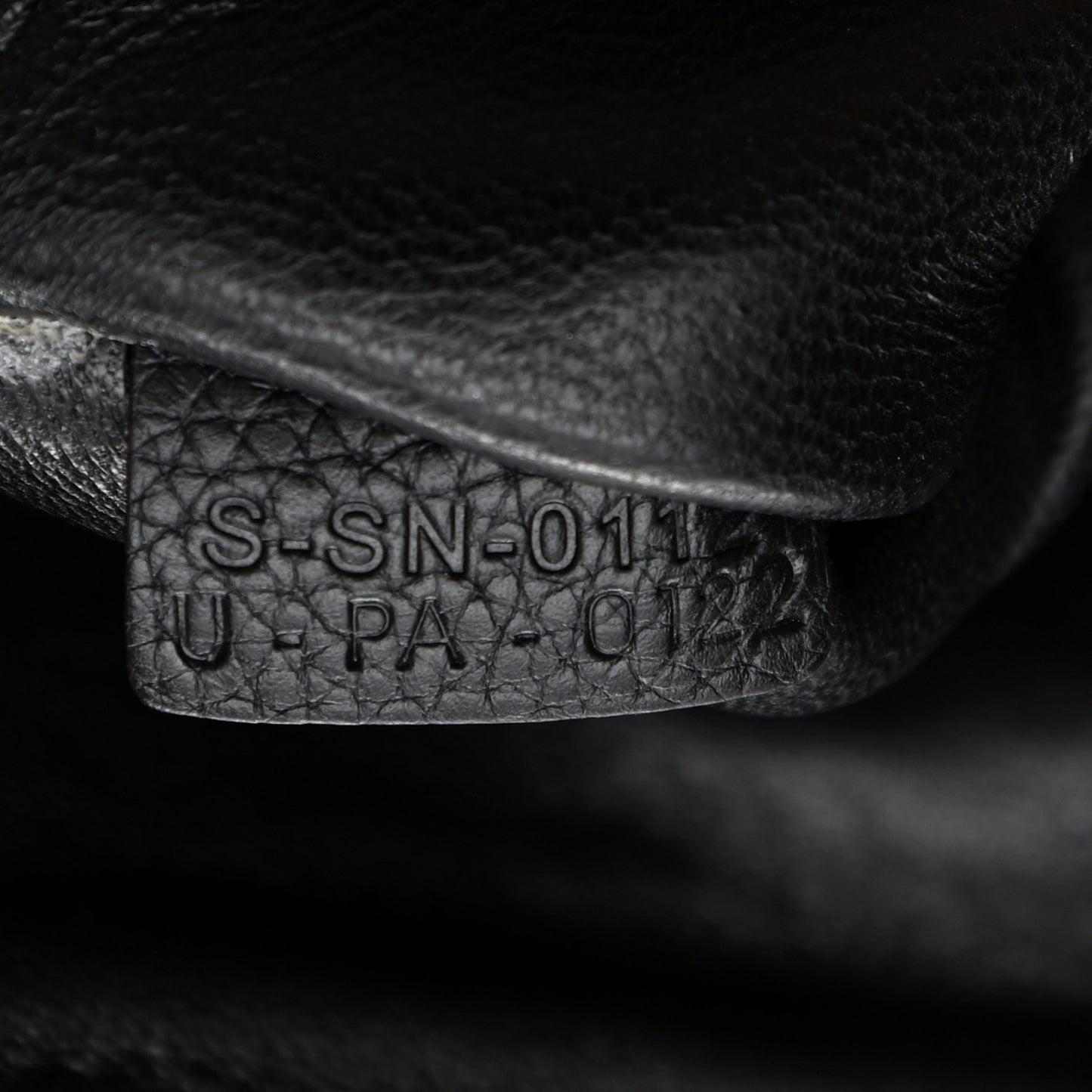 Drummed Calfskin Suede Large Trapeze Black