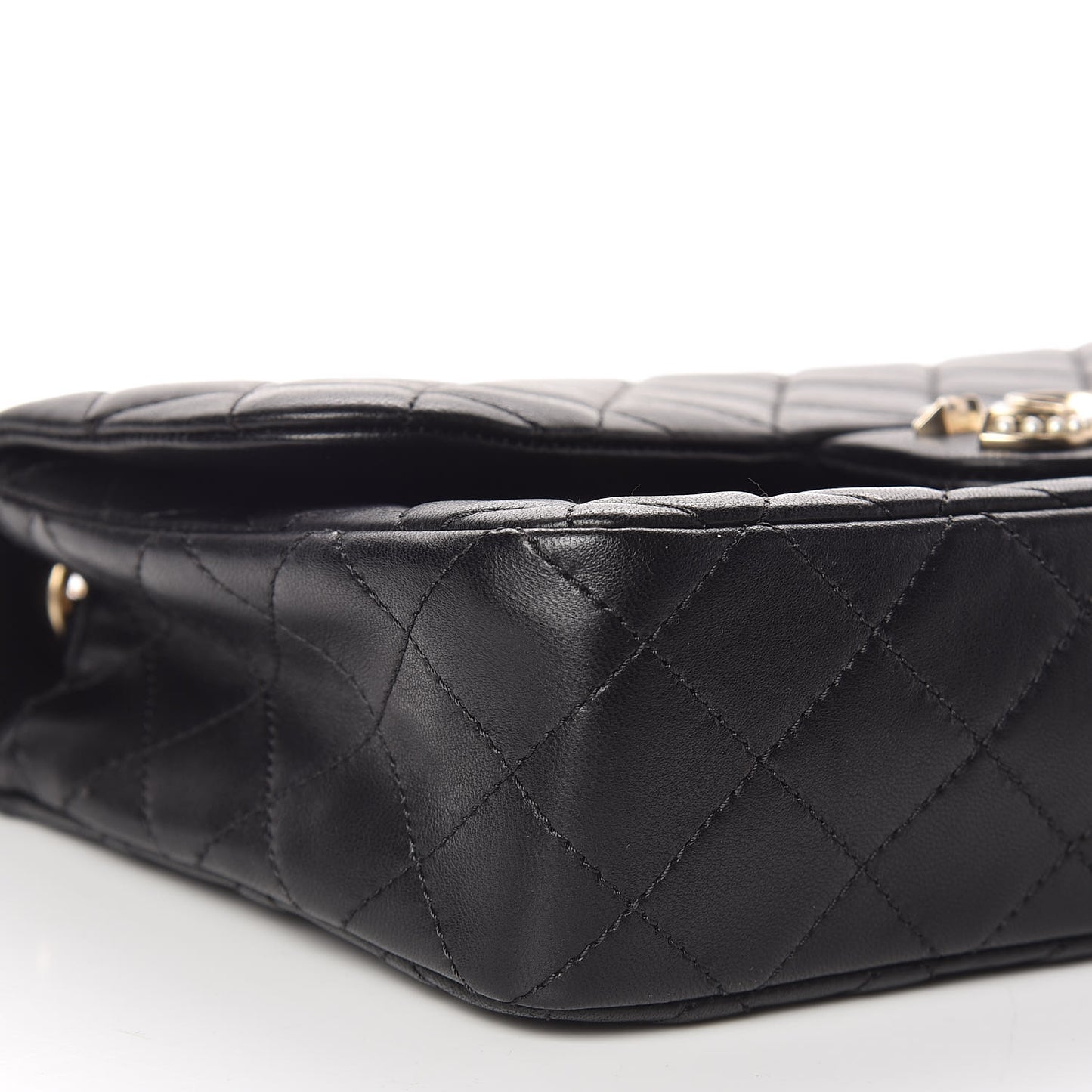 Lambskin Quilted Medium Westminster Pearl Flap Black