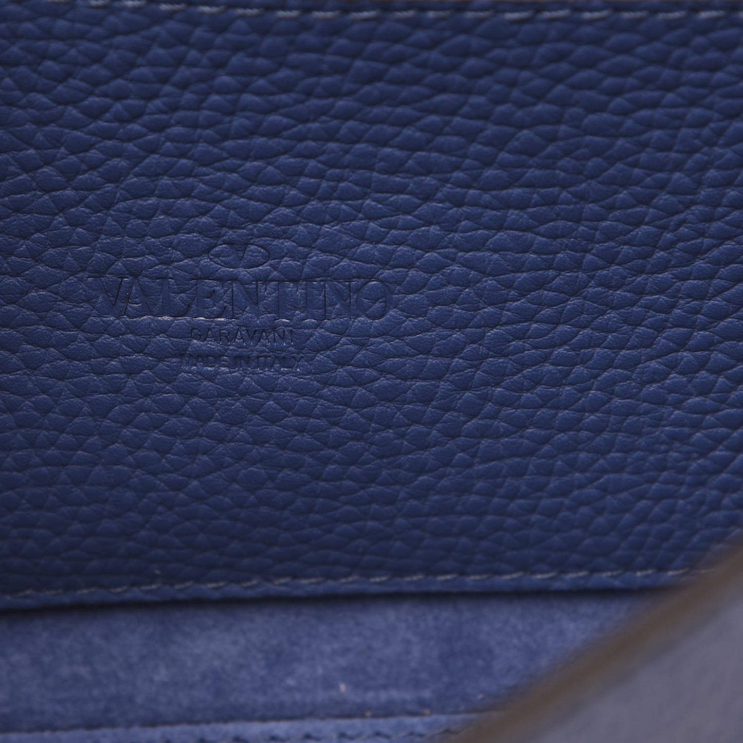 Pebbled Calfskin Medium Rockstud Flip Lock Crossbody Bag Baltique