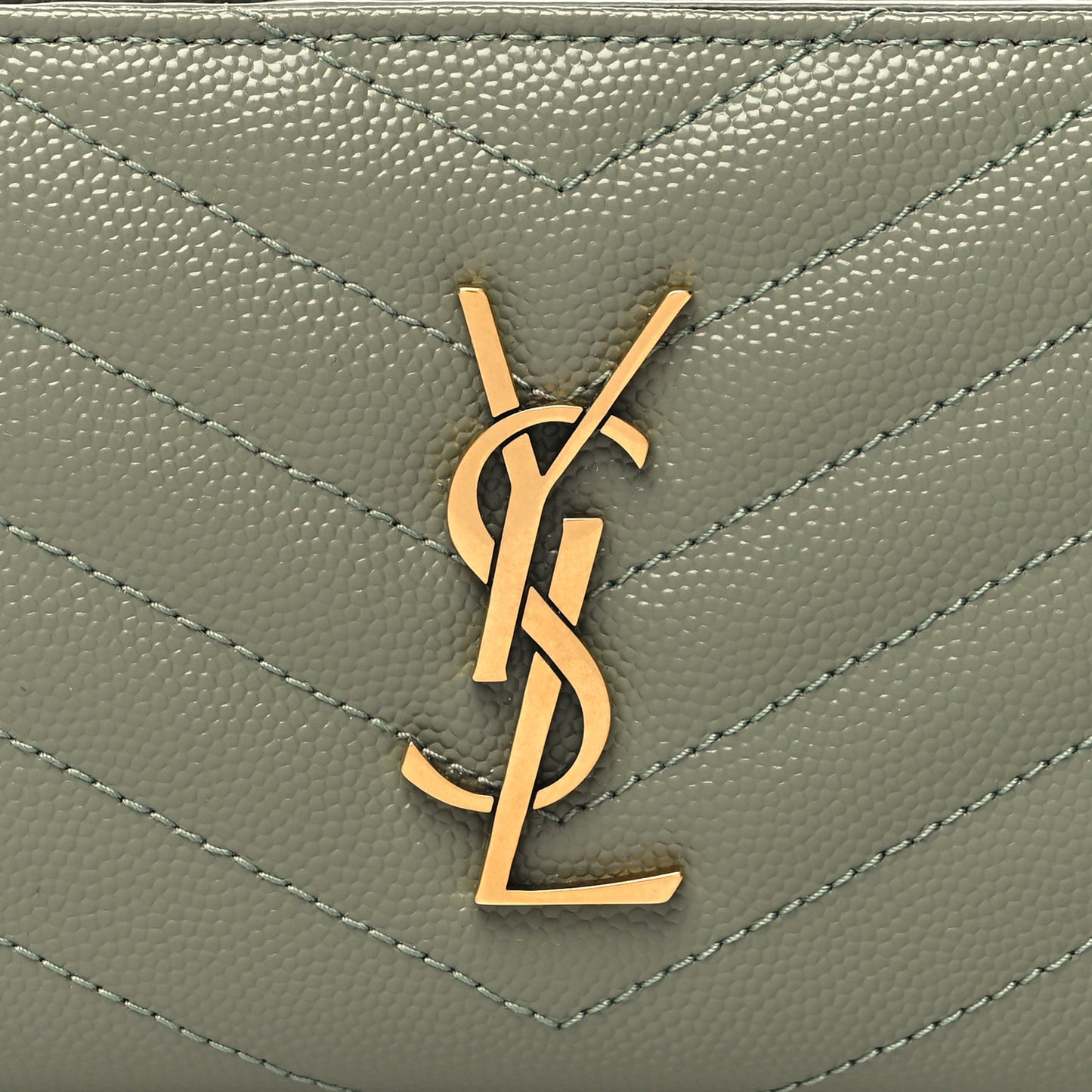 Grain De Poudre Matelasse Chevron Monogram Compact Zip Around Wallet Vert Kaki