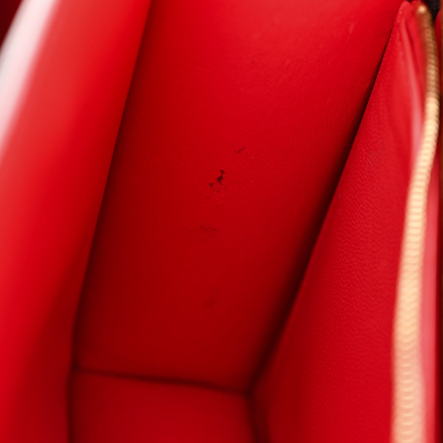 Epsom Enamel Constance 24 Rouge Grenat