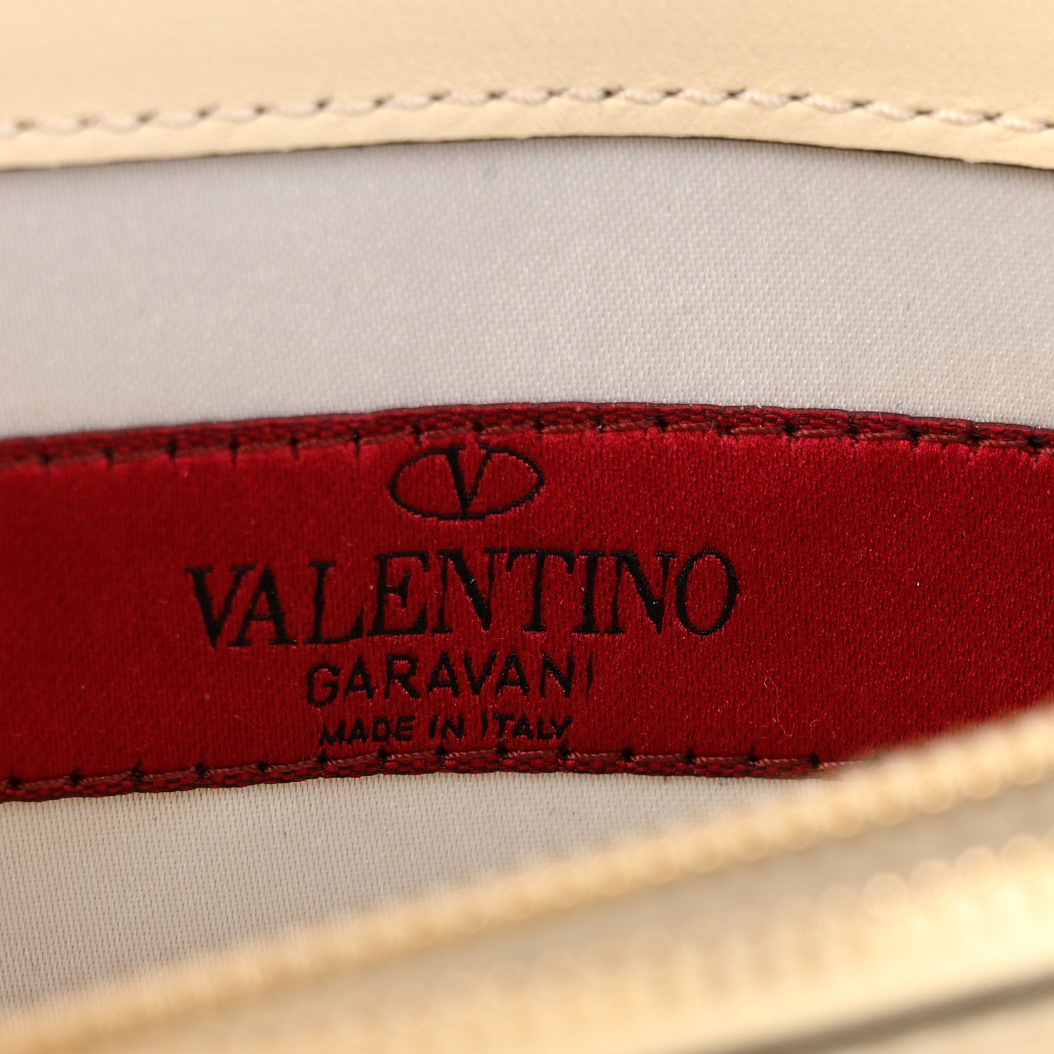Valentino Garavani Calfskin Lacquer Monochrome Rockstud Wallet On Chain Ivory 7 of 11