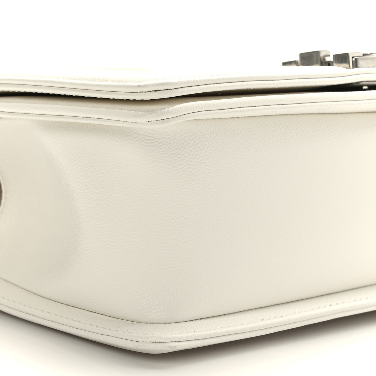 Caviar Quilted Medium Boy Flap White