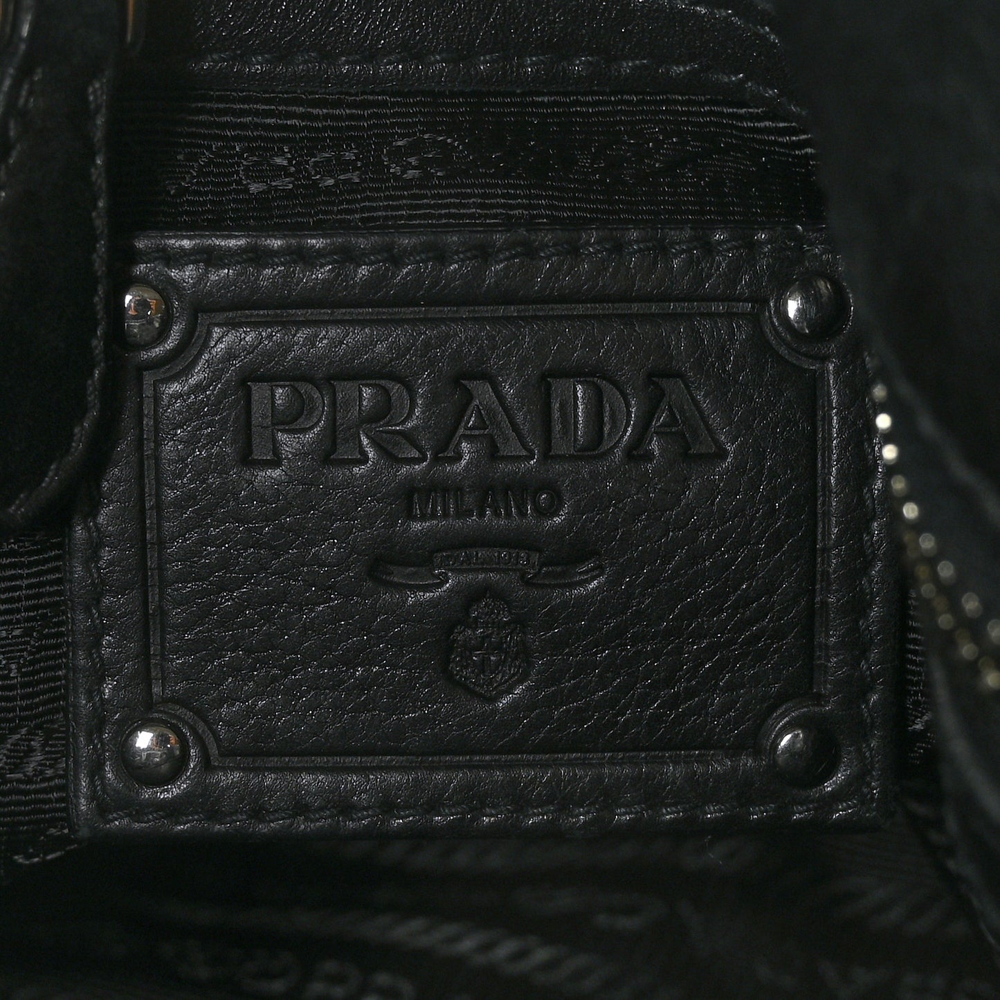 Vitello Daino Shoulder Bag Black