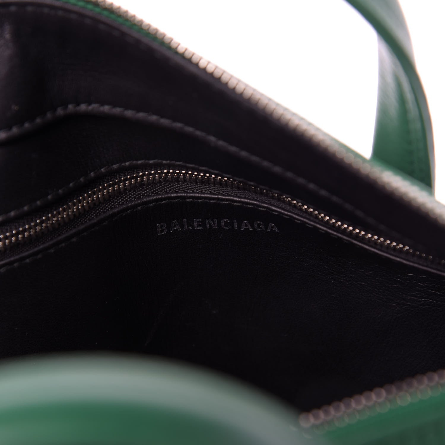 Balenciaga Shiny Day Calfskin S Triangle Duffle Vert Irlandais 9 of 9