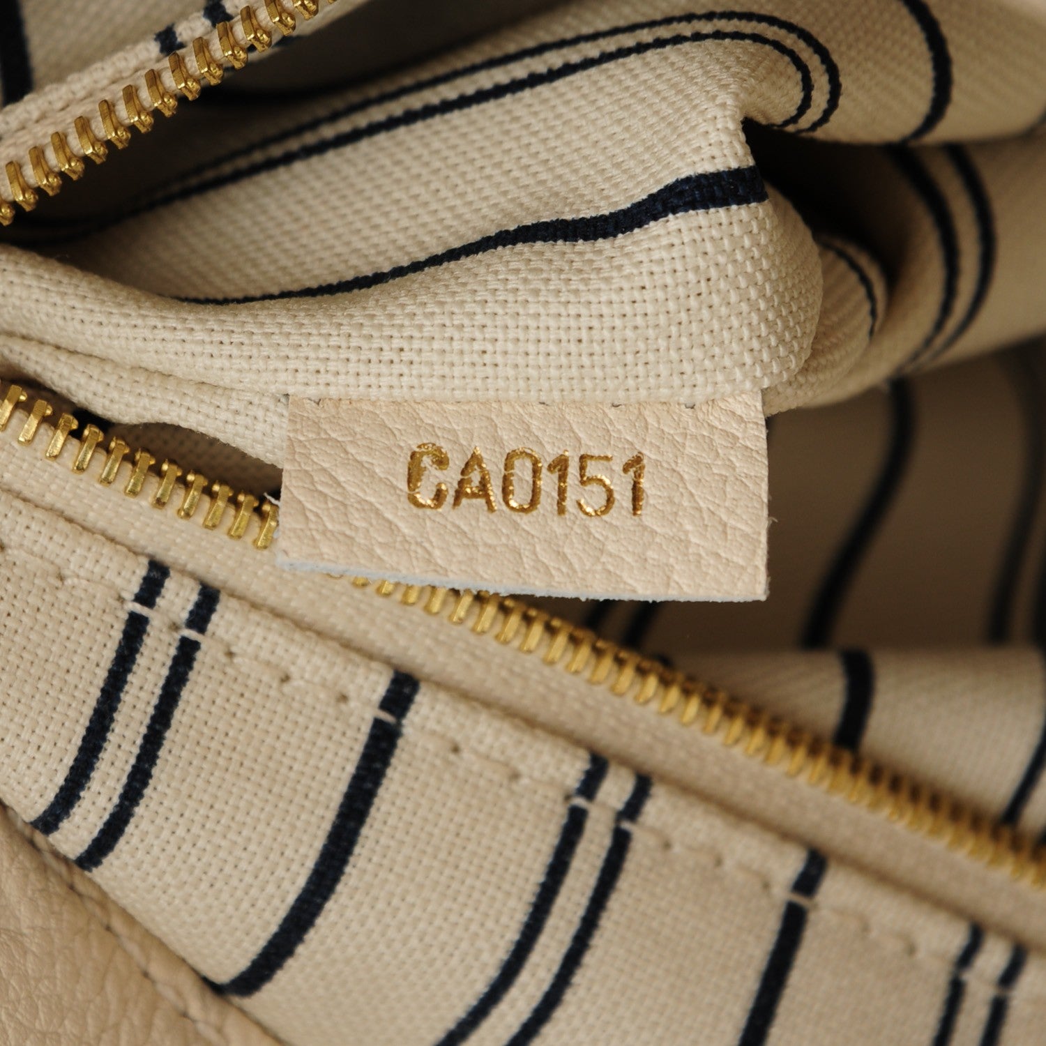 Louis Vuitton Empreinte Artsy MM Neige 7 of 9