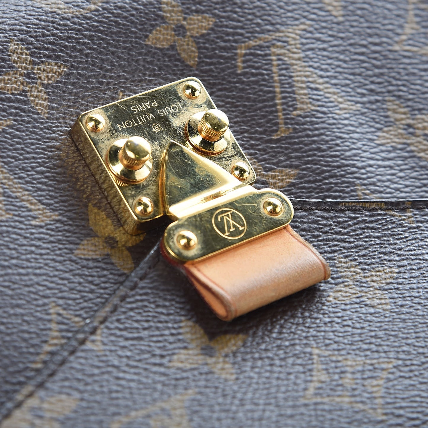 Monogram Metis