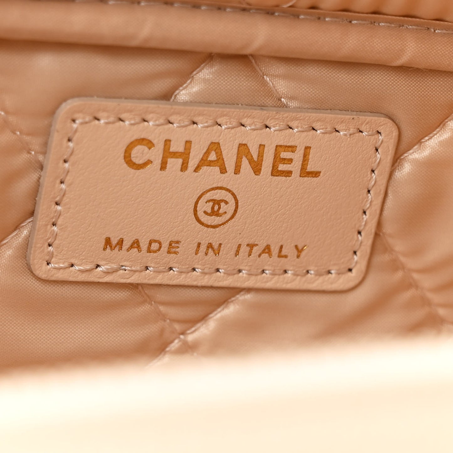 Caviar Quilted Toiletry Case With Chain Light Beige