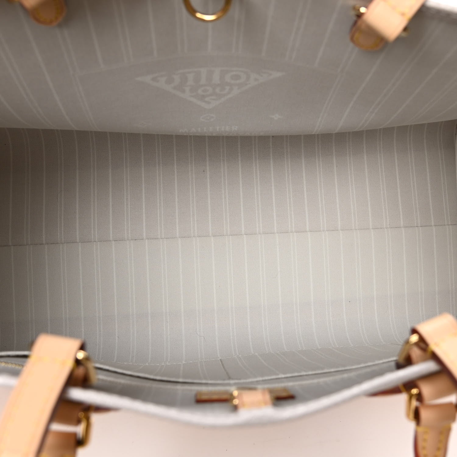 Louis Vuitton Monogram Giant By The Pool Onthego GM Brume 4 of 5