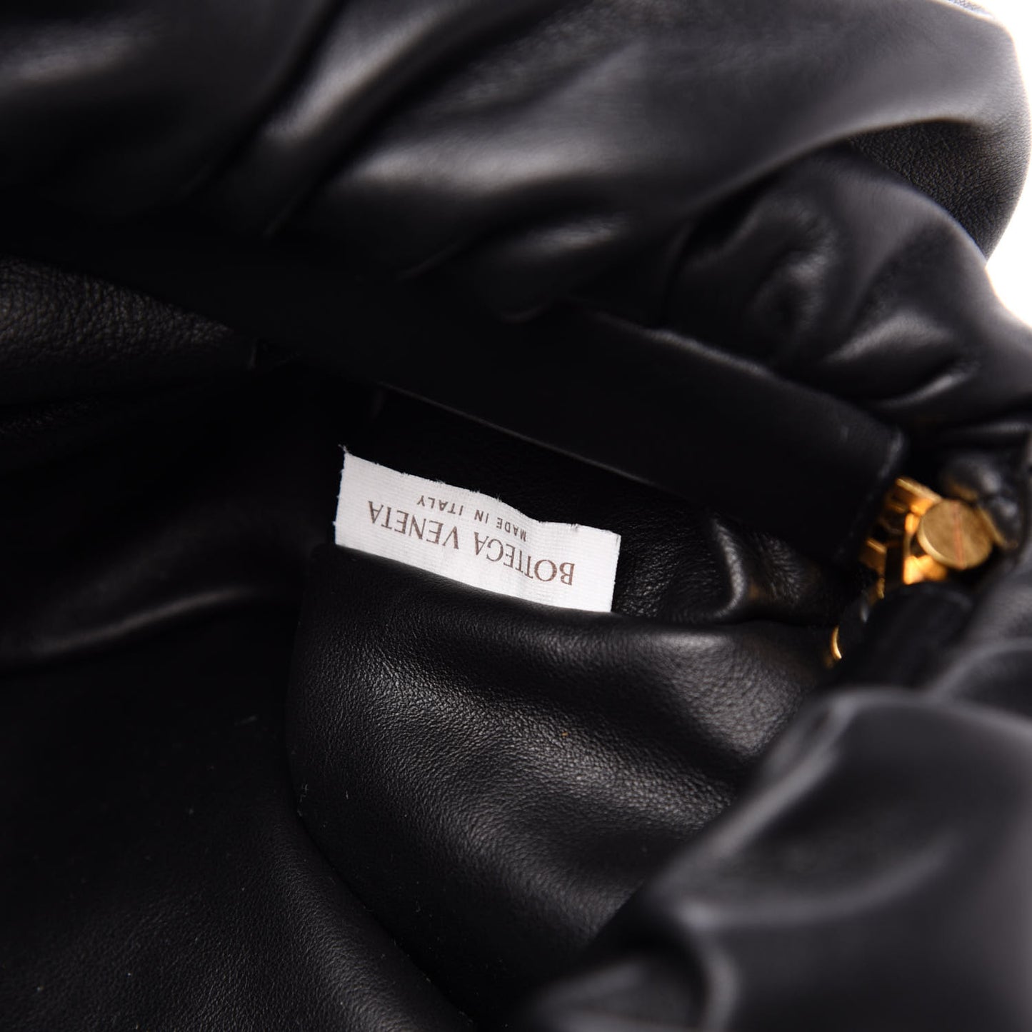 Calfskin The Pouch Chain Black