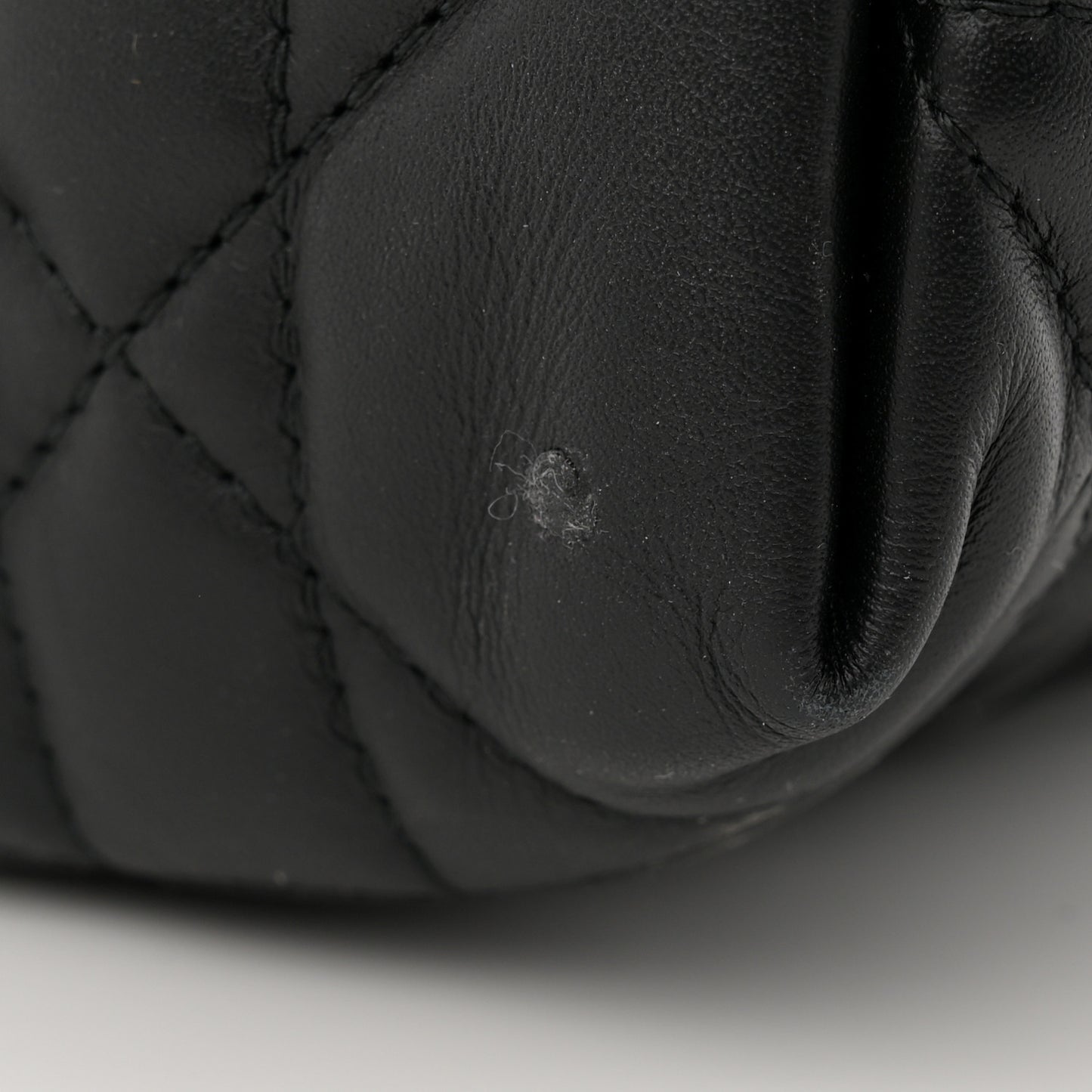Calfskin Macrocannage Medium Toujours Black