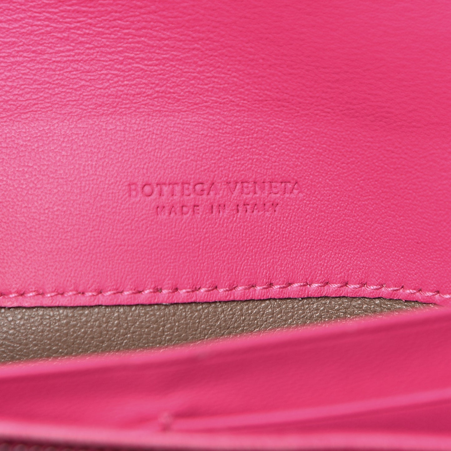 Nappa Intrecciato Continental Flap Wallet Rosa Shock