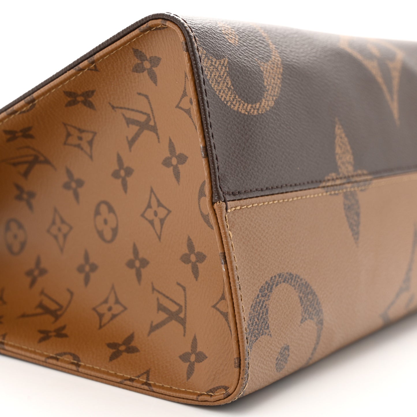 Reverse Monogram Giant Onthego MM