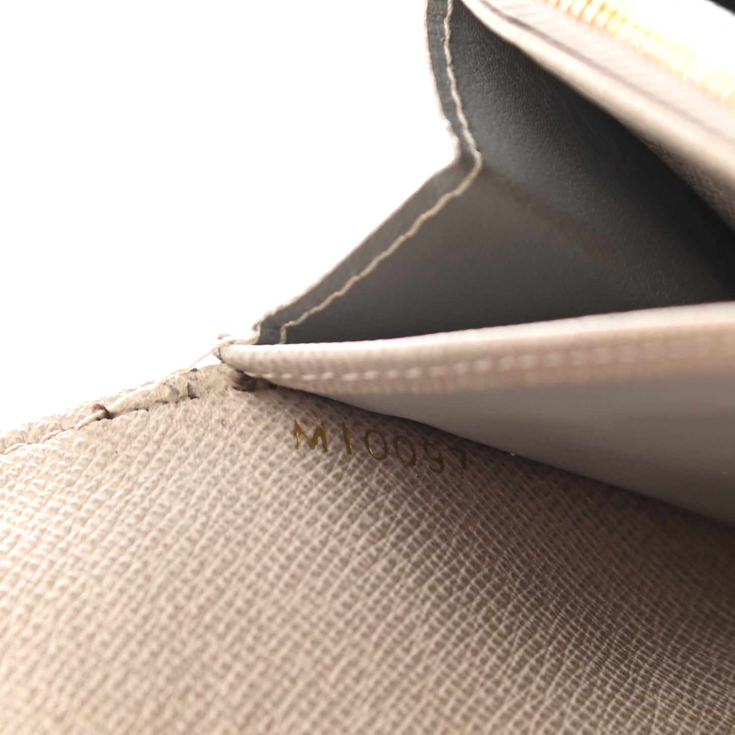 Monogram Dentelle Sarah Wallet Silver