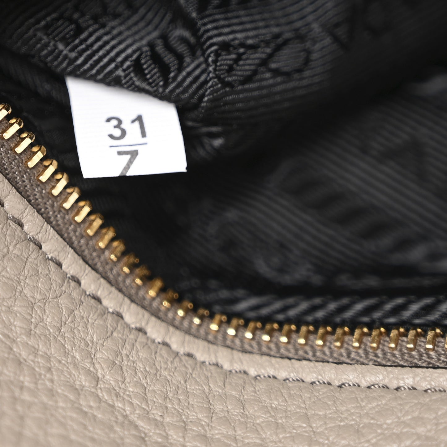 Vitello Daino Cosmetic Pouch Argilla