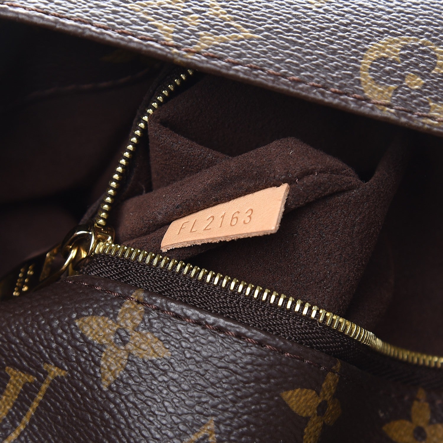 Louis Vuitton Monogram Metis 7 of 9