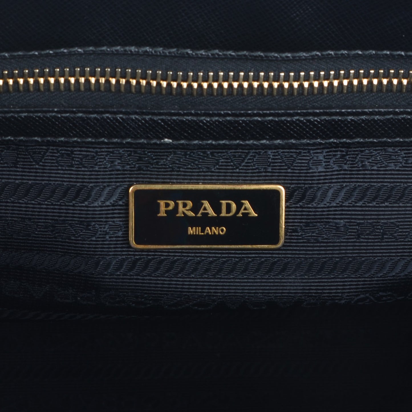 Saffiano Medium Galleria Double Zip Tote Black