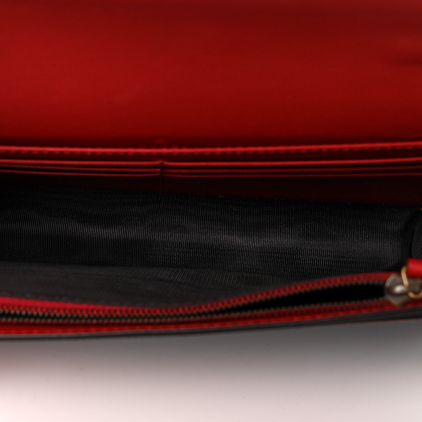 Calfskin Queen Margaret Chain Wallet Blue Agata Hibiscus Red Mystic White