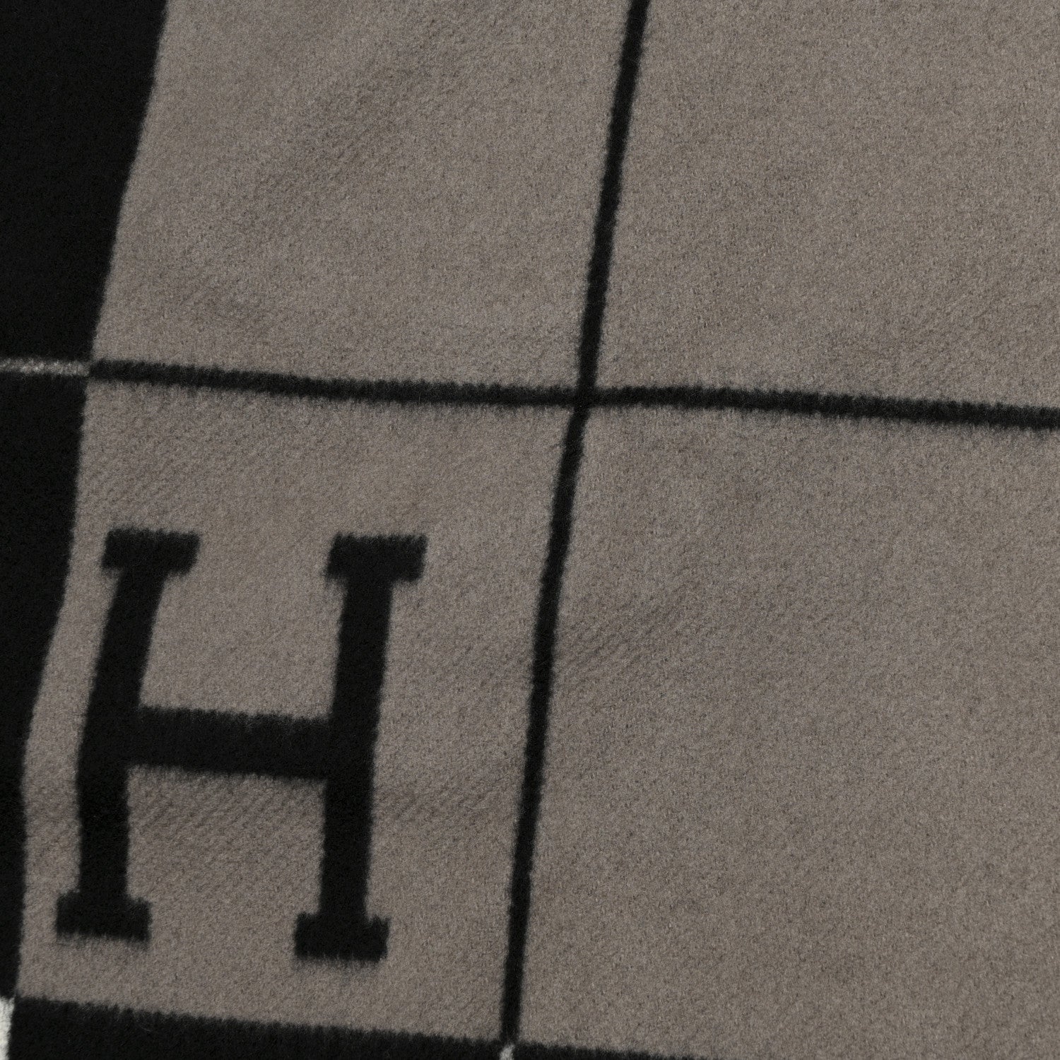 Hermes Wool Cashmere Avalon III Blanket Ecru Black 5 of 5