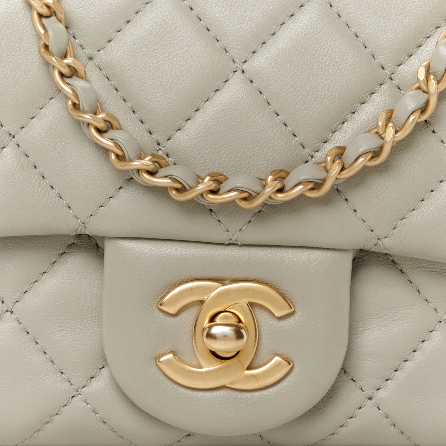 Lambskin Quilted Mini Pearl Crush Flap Light Grey