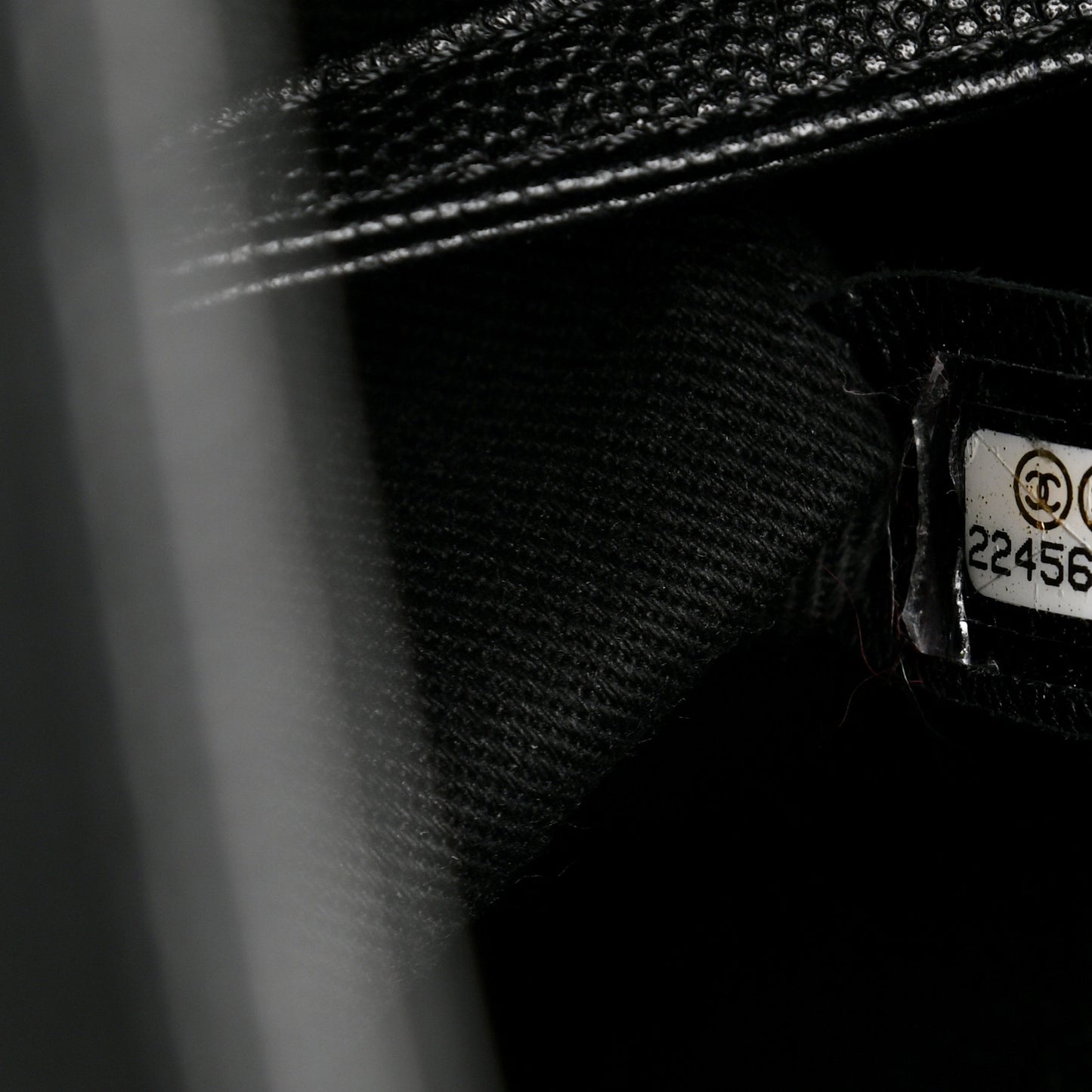 Caviar Quilted Medium CC Bucket Bag Black