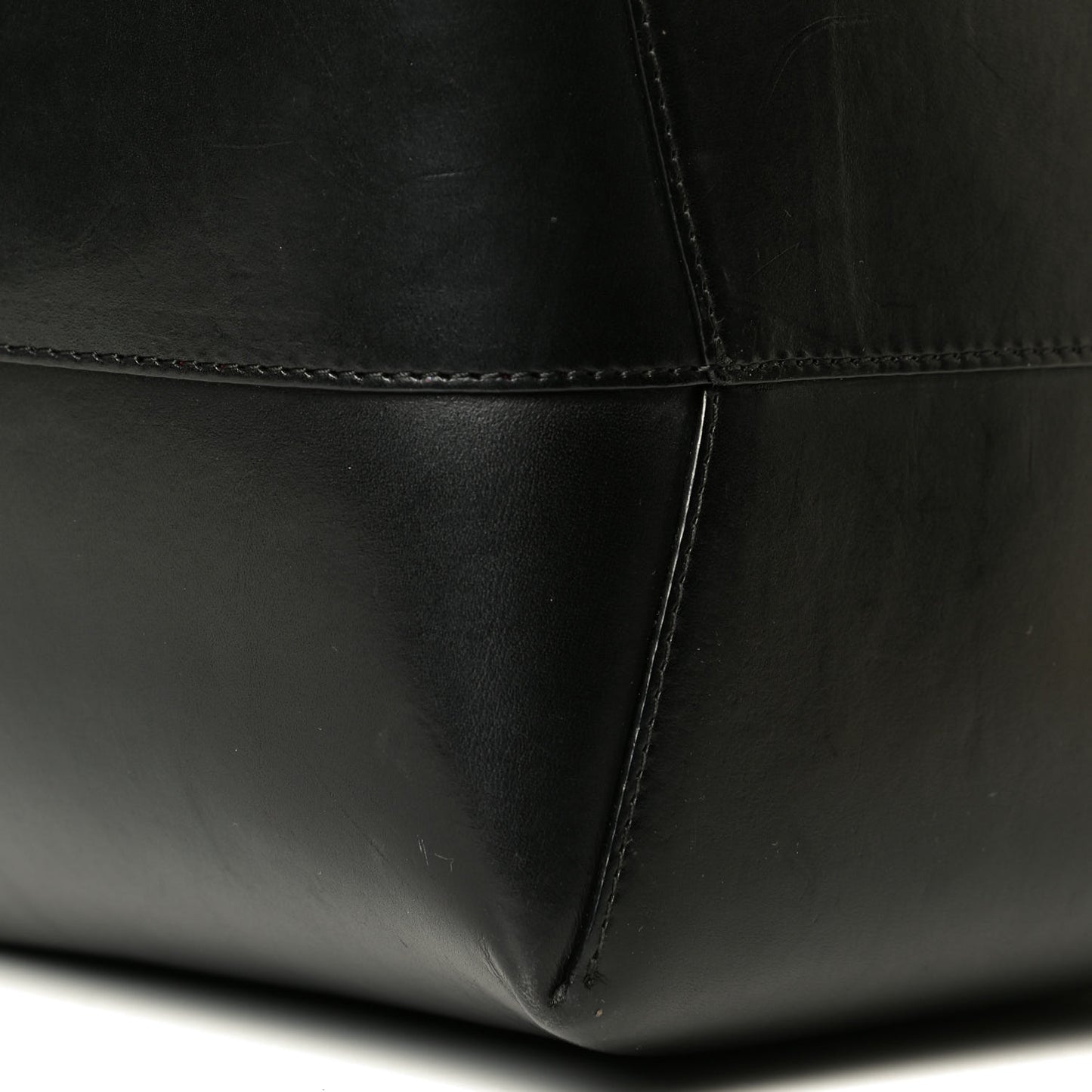 Vegetable Tanned Calfskin Bucket Bag Black Flamma