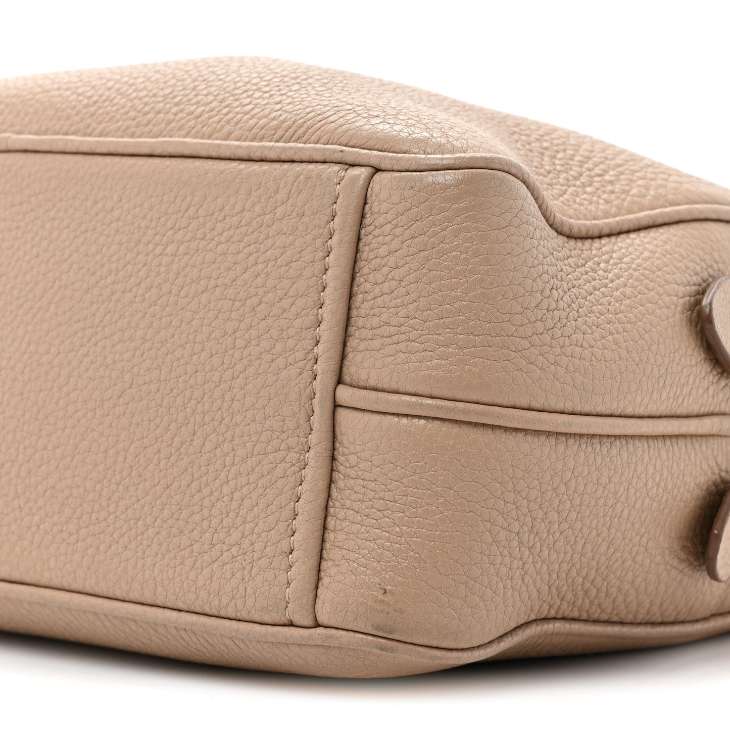 Vitello Daino Camera Crossbody Cammeo