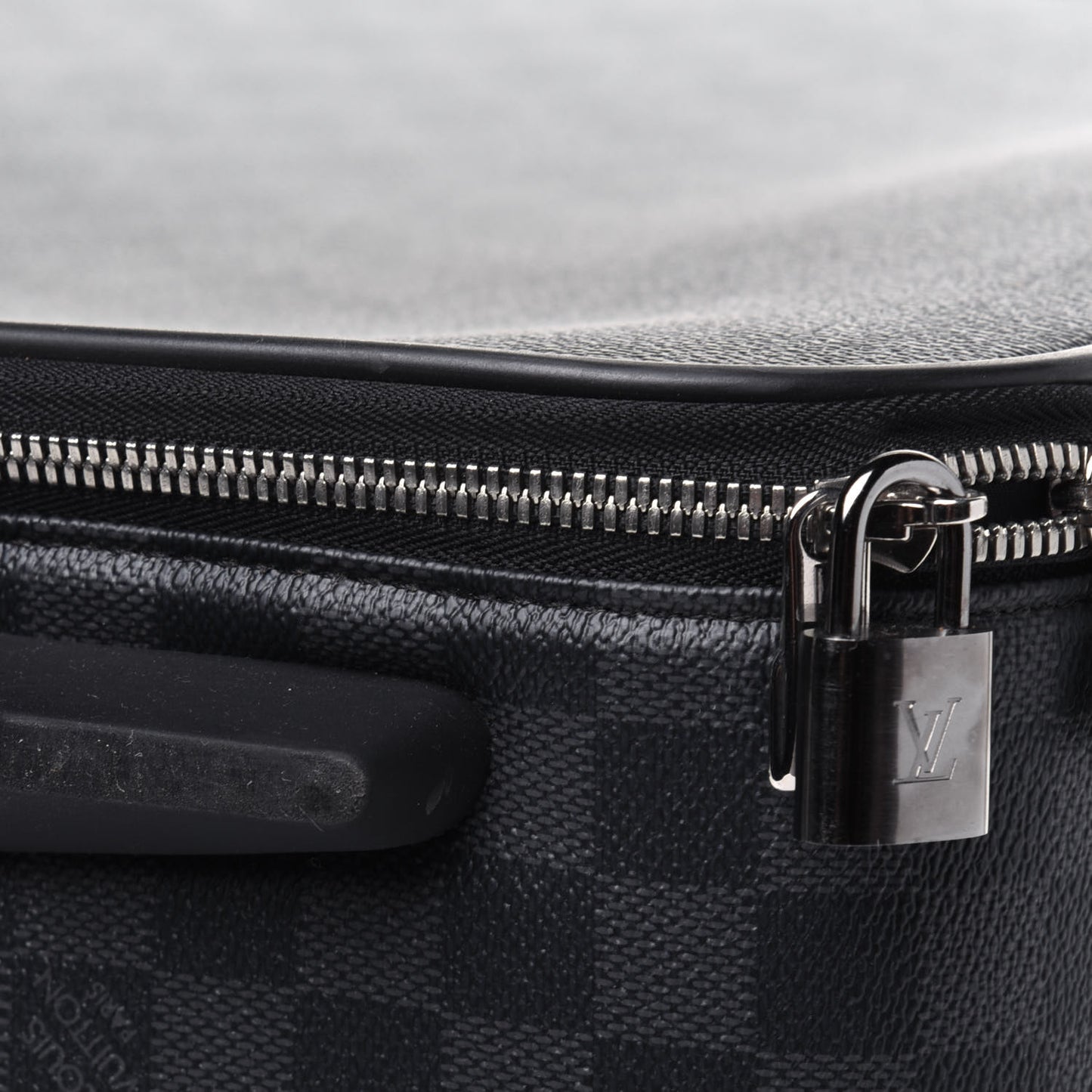 Damier Graphite Pegase Light 55