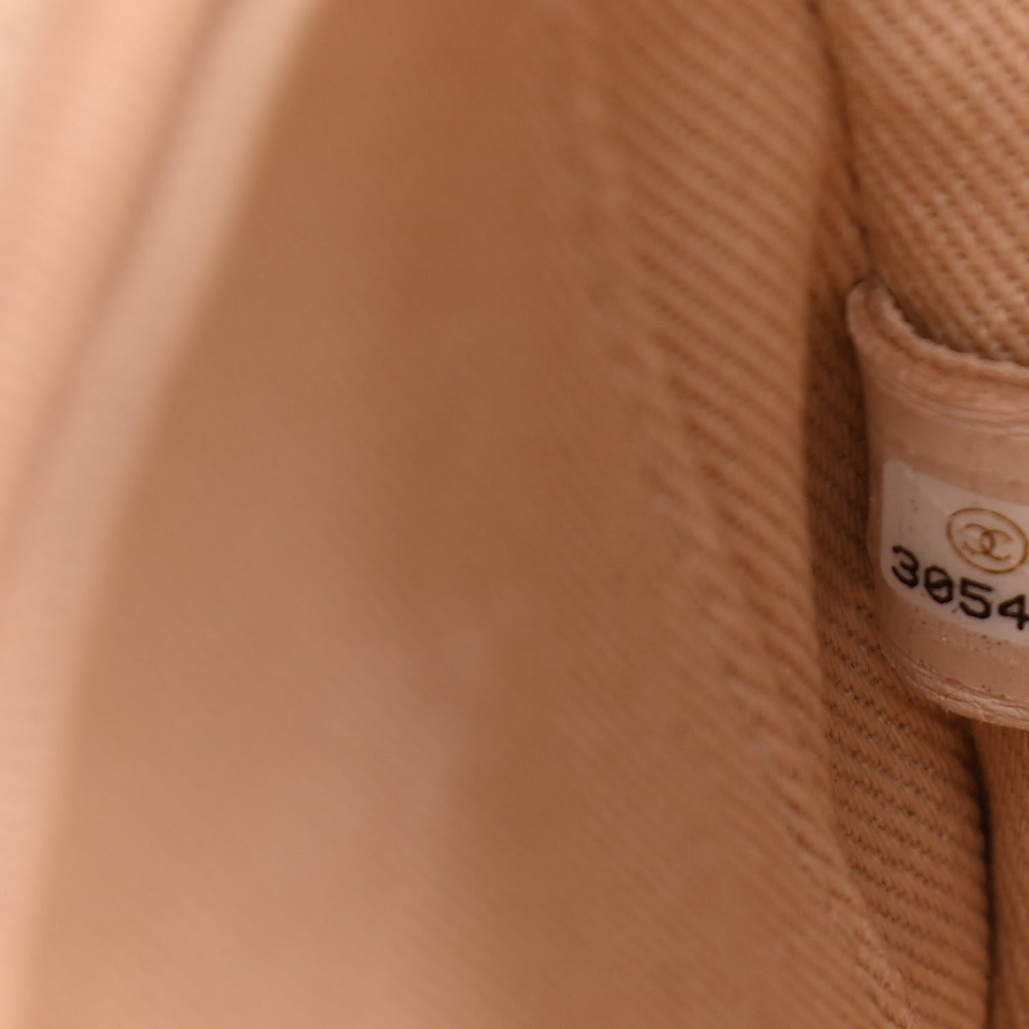 Caviar Quilted Medium Business Affinity Flap Beige