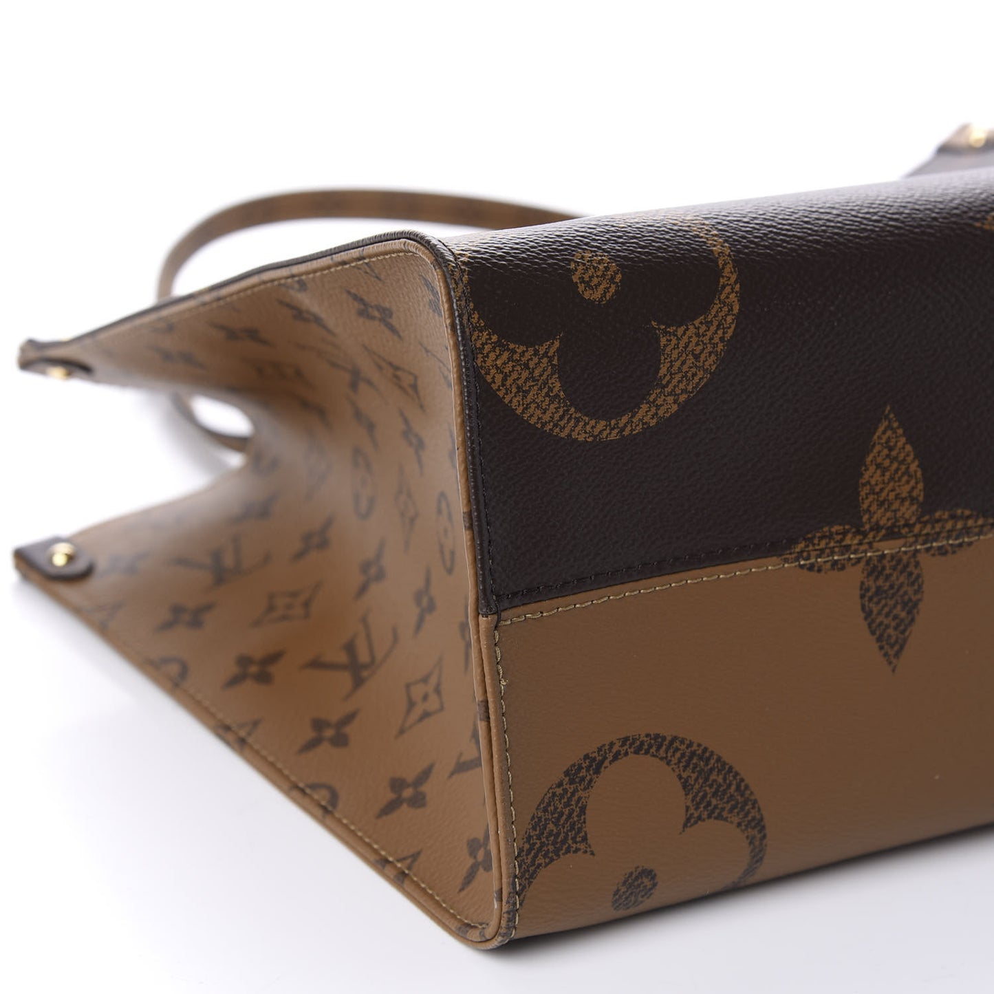 Reverse Monogram Giant Onthego MM