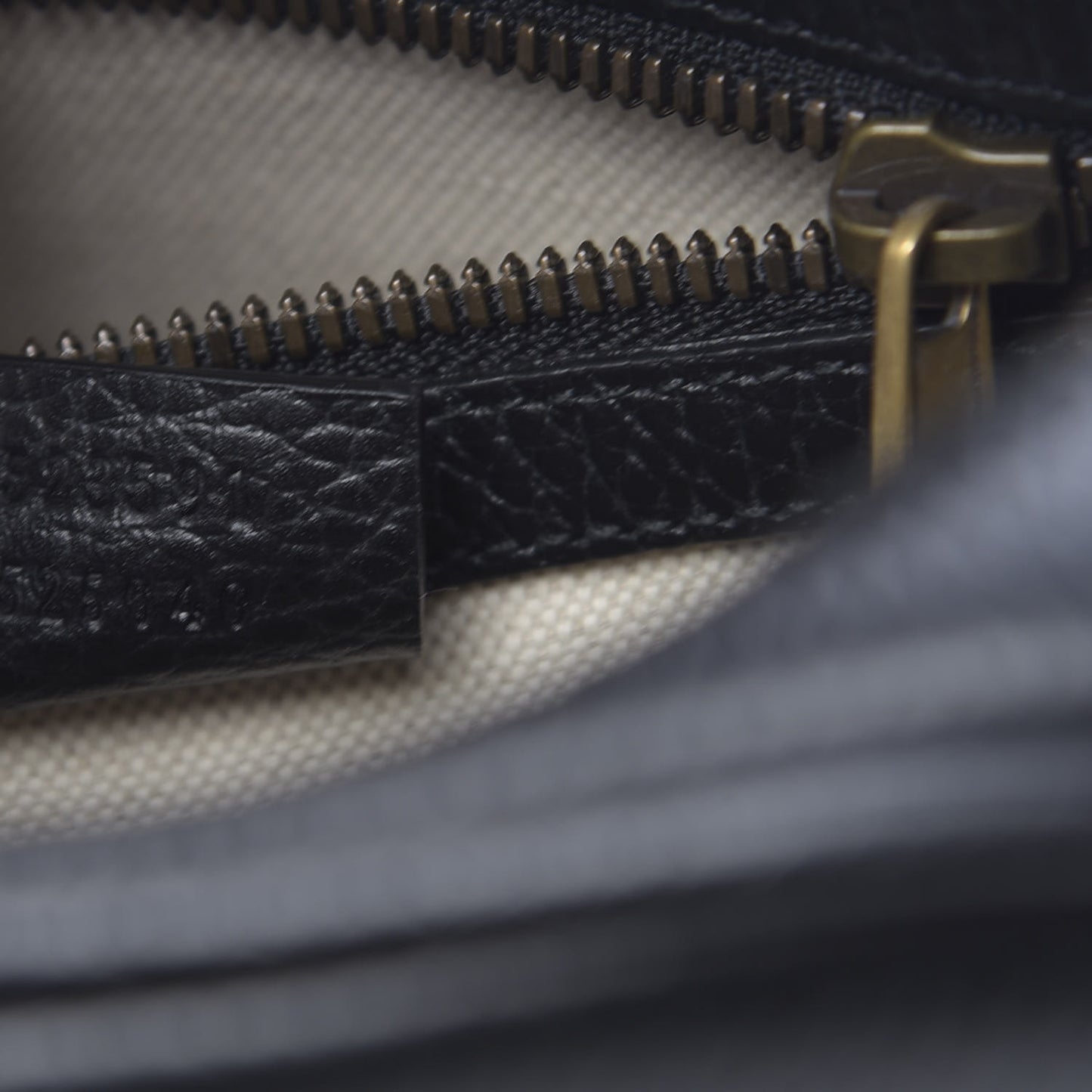 Grained Calfskin Logo Messenger Bag Black