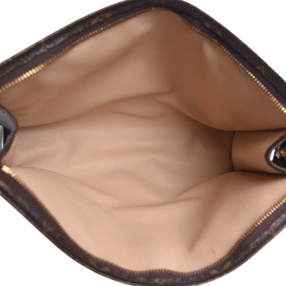 Louis Vuitton Monogram Toiletry Pouch 26 5 of 17