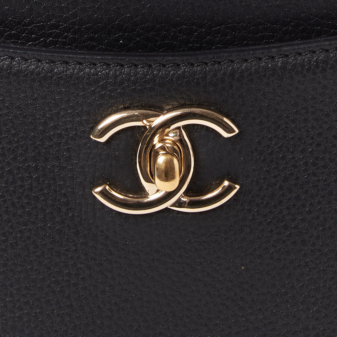 Grained Calfskin Medium Neo Executive Shopper Tote Black