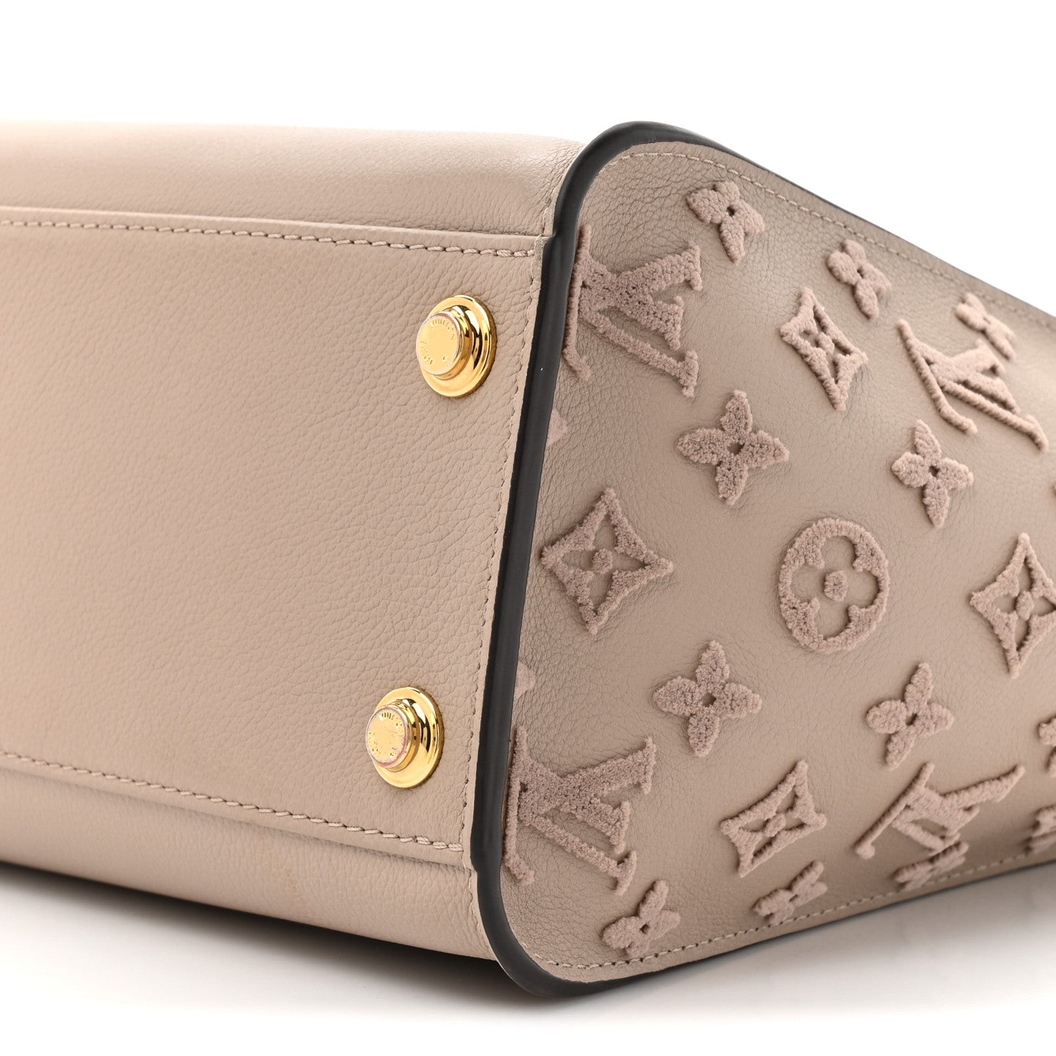 Louis Vuitton Calfskin Monogram Tufting On My Side Galet 8 of 11