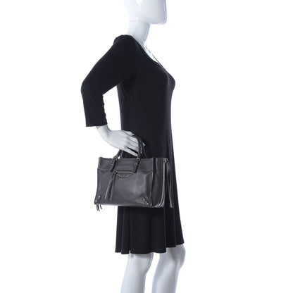 Balenciaga Veau Papier A6 Zip Around Tote Gris Fossile 2 of 25