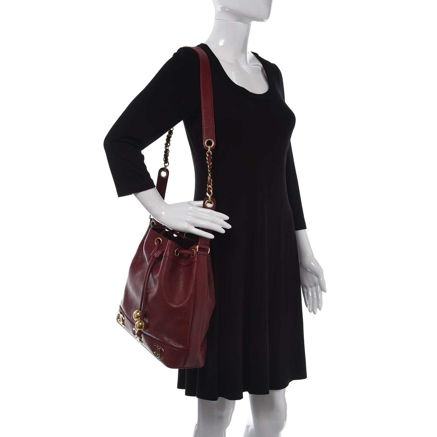 Caviar CC Drawstring Shoulder Bag Red
