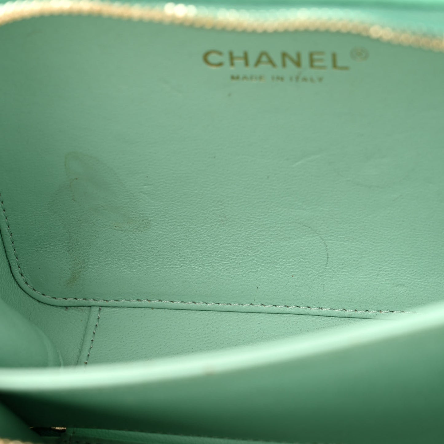 Caviar Quilted Small CC Filigree Vanity Case Green
