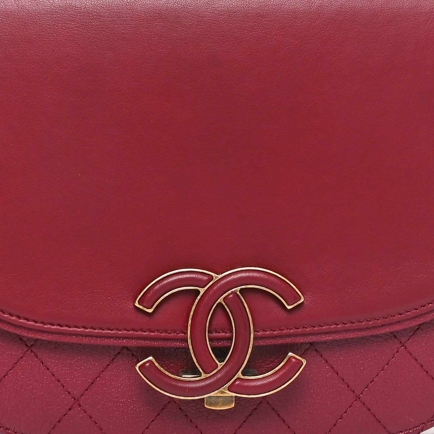 Shiny Calfskin Goatskin Quilted Medium Coco Curve Messenger Flap Burgundy