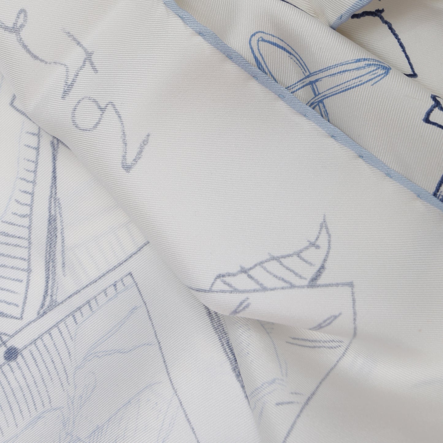 Silk Instructions Sur L'Art de Nouer et Porter Votre Carre Scarf 70
