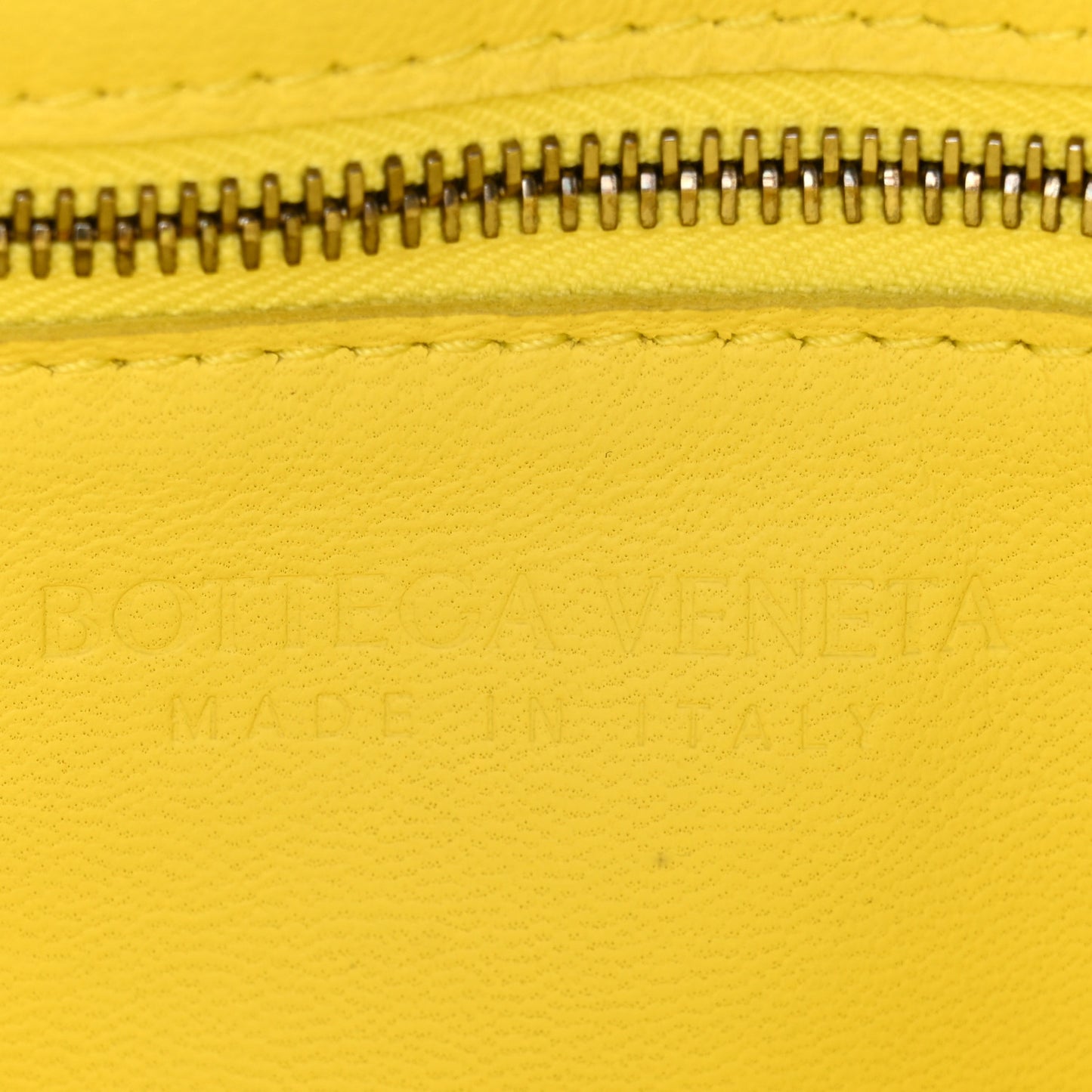 Lambskin Maxi Intrecciato Small Cassette Crossbody Bag Lemonade