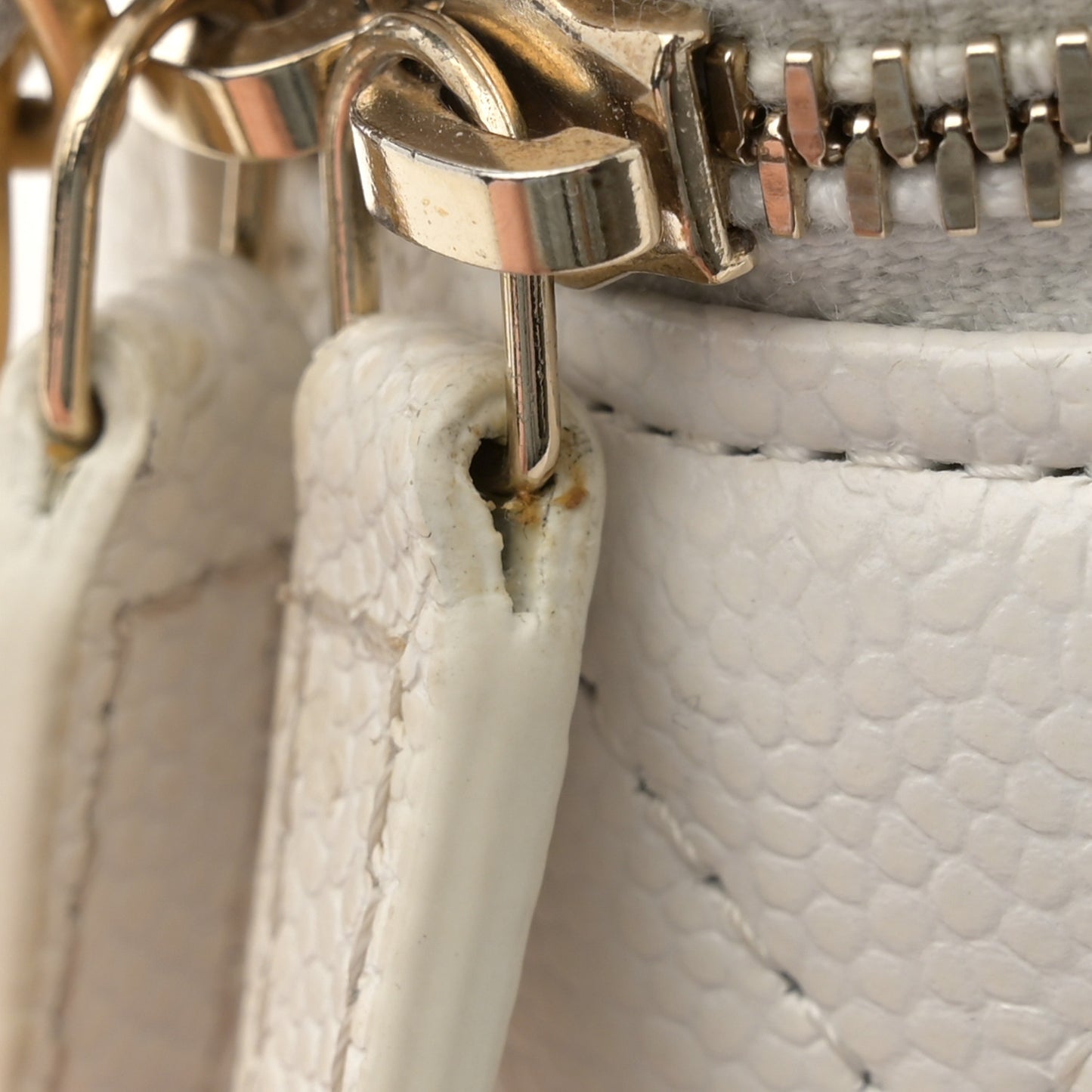 Shiny Caviar Quilted Pick Me Up Vanity Case White